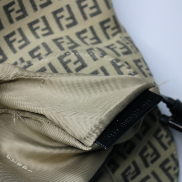Authentic Fendi Zucca monogram baguette - Picture 3 of 13